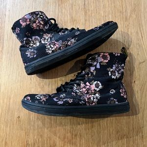 Dr. Marten Hackney Black & Floral US 7